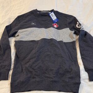 Mizuno volleyball Canada pullover top, NWT with embroidered logo, womens M